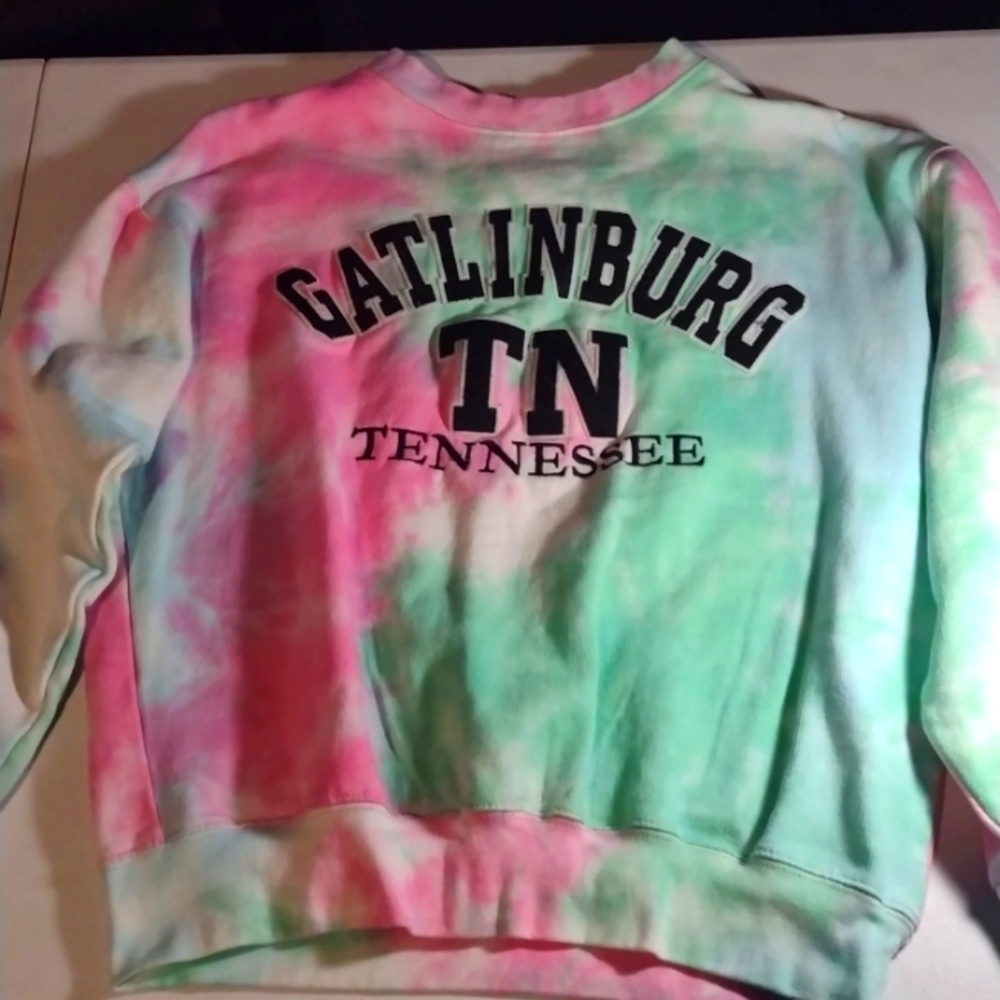Gatlinburg Tennessee vintage women's tye dye sweatshirt size small
